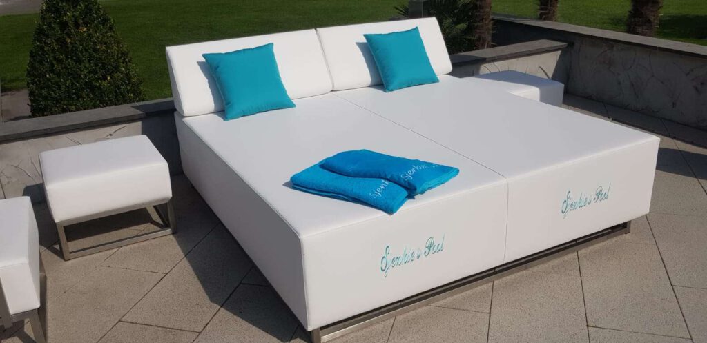 double outdoor chaise lounge